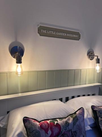 The Little Garden Hideaway With Stunning Sea Views And Garden Bed and Breakfast Holyhead Exteriör bild