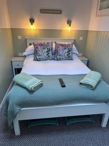 The Little Garden Hideaway With Stunning Sea Views And Garden Bed and Breakfast Holyhead Exteriör bild