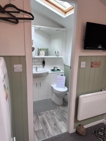 The Little Garden Hideaway With Stunning Sea Views And Garden Bed and Breakfast Holyhead Exteriör bild