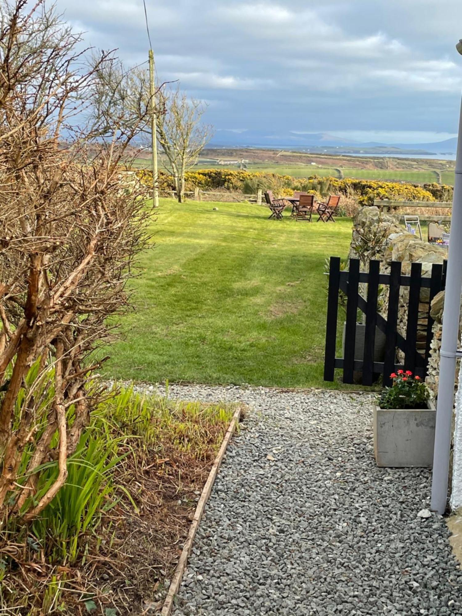 The Little Garden Hideaway With Stunning Sea Views And Garden Bed and Breakfast Holyhead Exteriör bild
