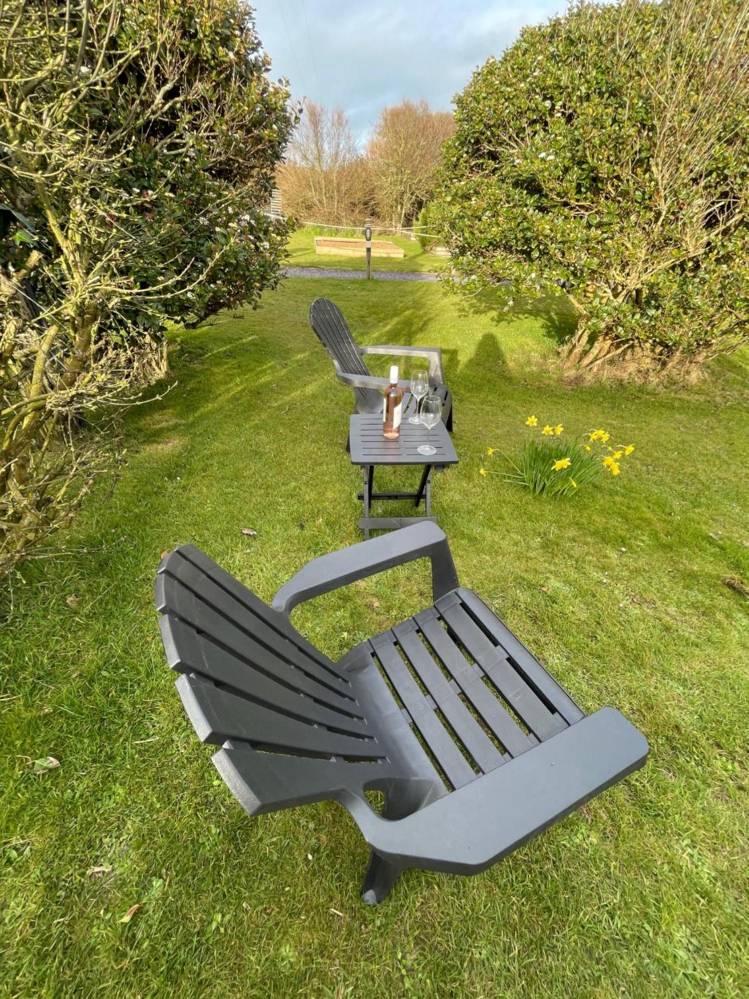 The Little Garden Hideaway With Stunning Sea Views And Garden Bed and Breakfast Holyhead Exteriör bild